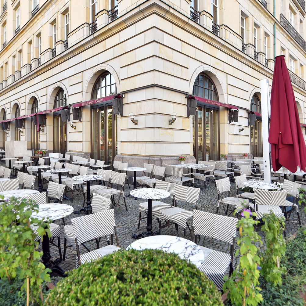 Image Slideshow Image: BrasserieQuarreAtHotelAdlonKempinskiBerlin Germany 01
