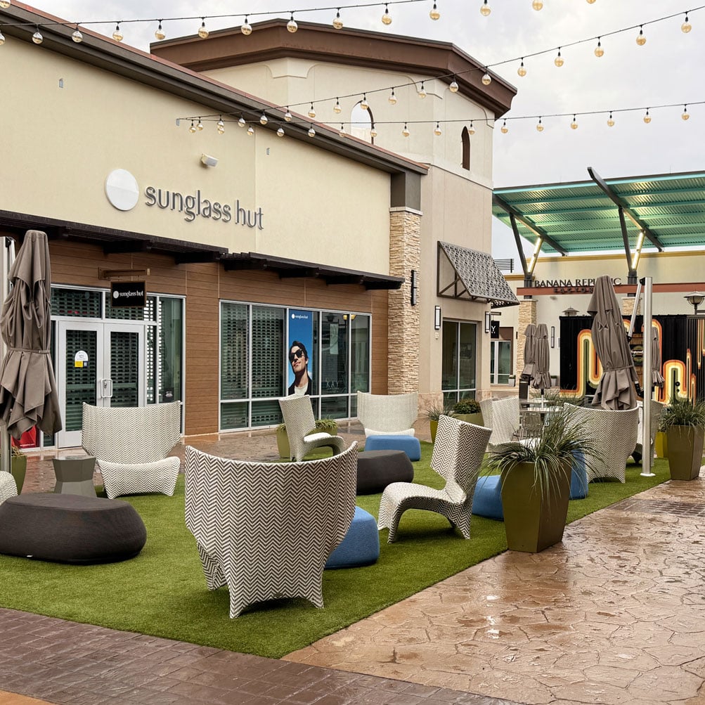 Image Slideshow Image: TangerOutlets FortWorth TX 01