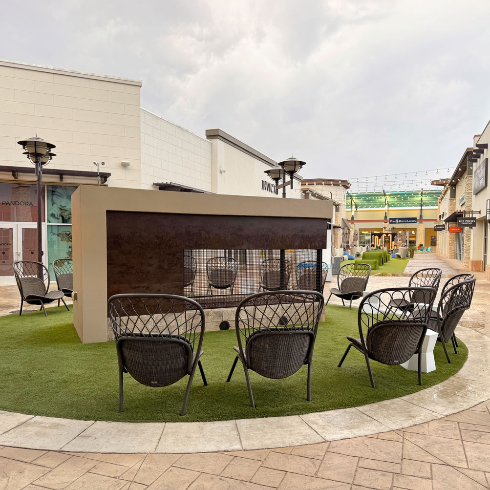 Image Slideshow Image: TangerOutlets FortWorth TX 02