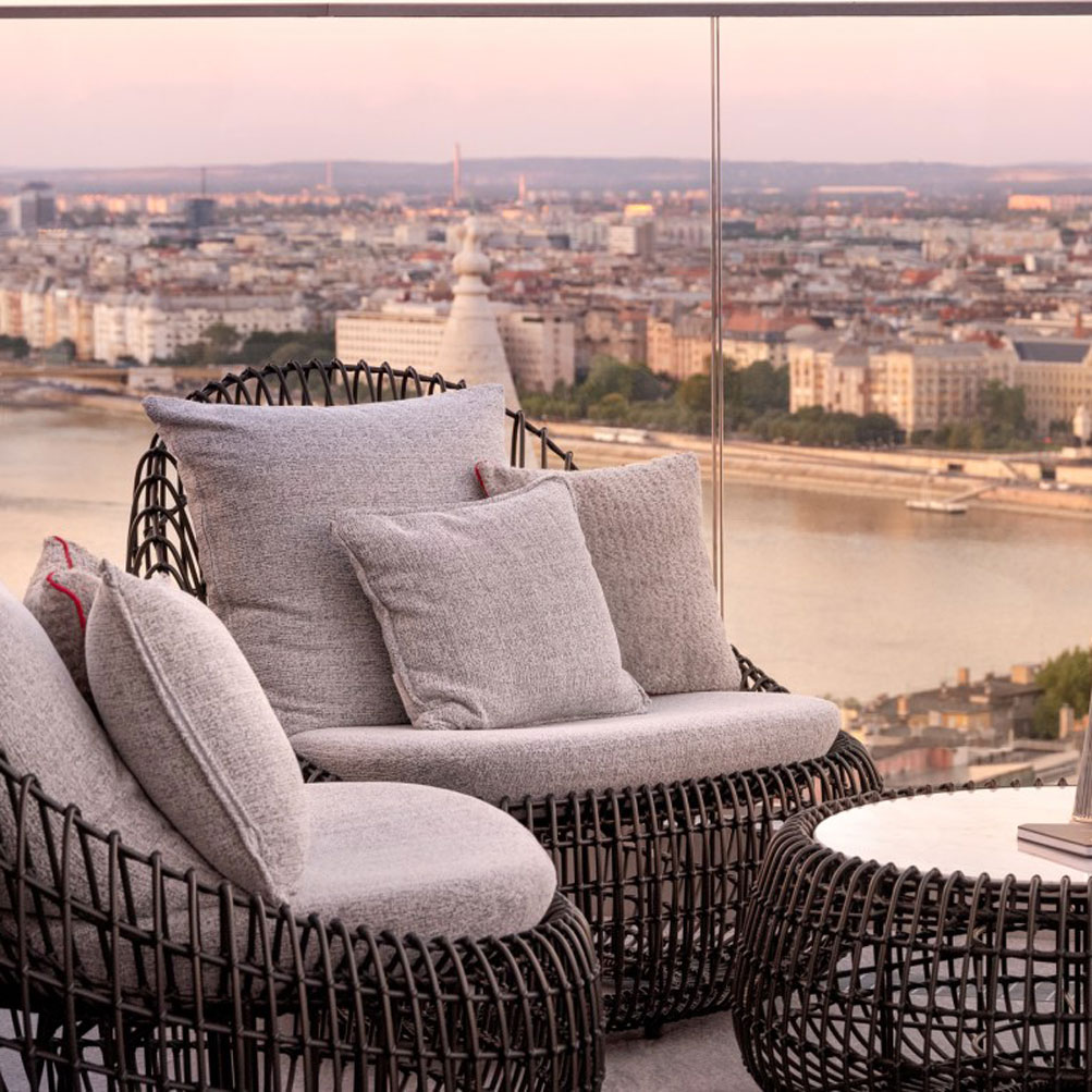 Image Slideshow Image: WhiteRavenSkybarLounge Budapest Hungary 02
